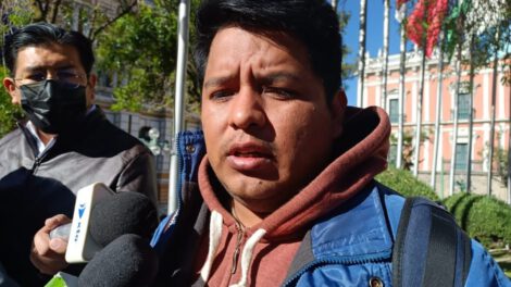 Veto a funcionarios públicos en congresos del MAS