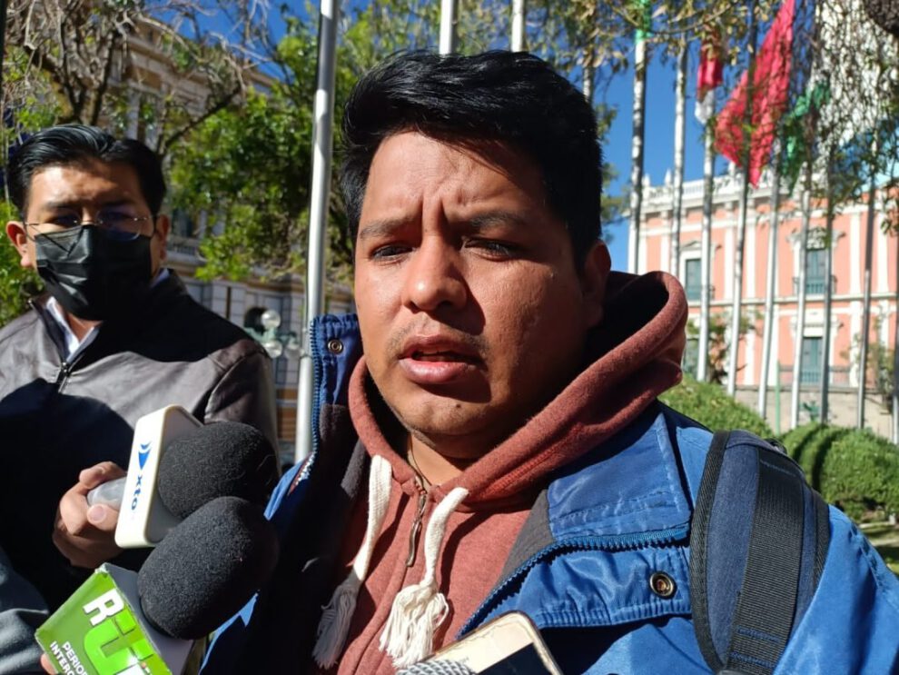 Veto a funcionarios públicos en congresos del MAS