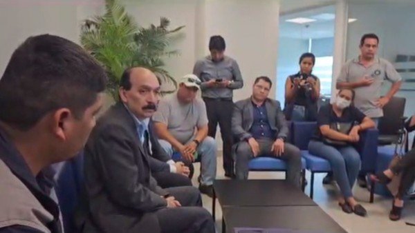 Carlos Colodro solicitó reunión privada con Deisy Choque