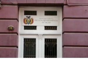 Querella contra Vedia por viaje a España