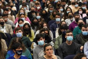 Uso obligatorio de mascarillas en colegios ante brote de virus respiratorio sincitial