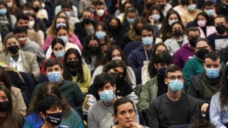 Uso obligatorio de mascarillas en colegios ante brote de virus respiratorio sincitial