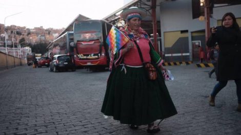 Lidia Patty en predios de la terminal de buses de La Paz