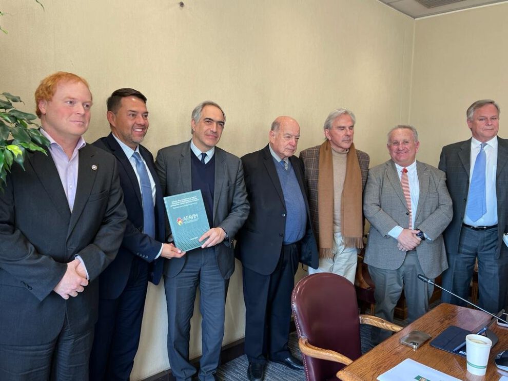 Persecución política en Bolivia según Erik Morón durante su visita en Chile