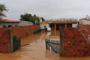 Inundaciones en Cuatro Cañadas dejan una víctima mortal y 280 familias damnificadas