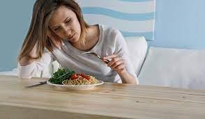Comer conscientemente para evitar malestares físicos y psicológicos