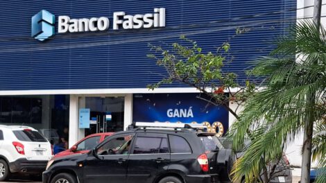 Oficinas de Banco Fassil en Santa Cruz
