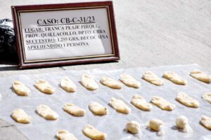 Operativo antidrogas descubre cocaína líquida en preservativos