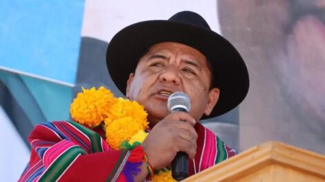 Exministro Juan Santos Cruz durante un acto