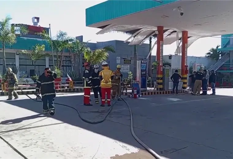 Explosión en estación de servicio en Santa Cruz