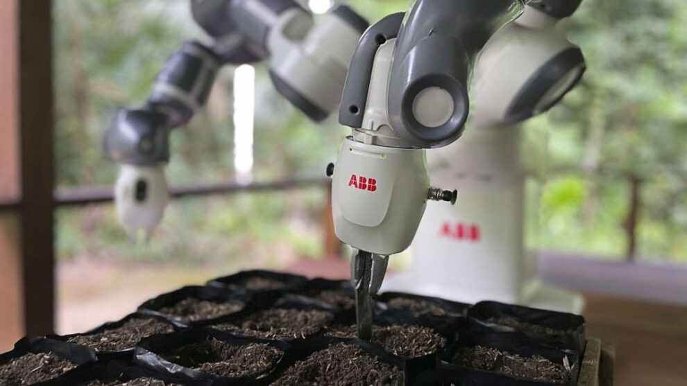 ABB Robotics y Junglekeepers protegiendo la selva amazónica con el cobot YuMi