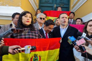 alianza política BUNK3R presentada en la Plaza Murillo