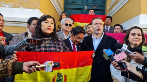 alianza política BUNK3R presentada en la Plaza Murillo