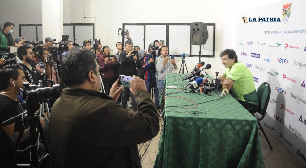 Gustavo Costas pide apoyo a la afición boliviana