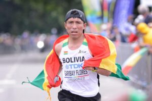 Héctor Garibay con la tricolor boliviana
