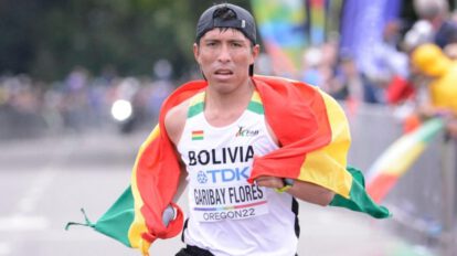 Héctor Garibay con la tricolor boliviana