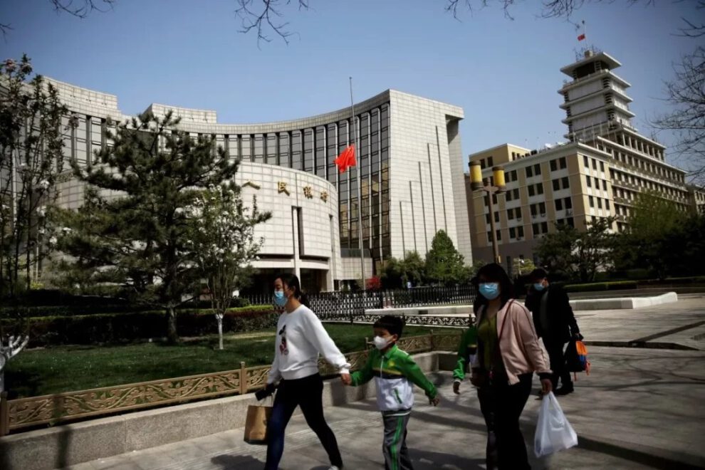 China recorta tasas de interés para impulsar su economía