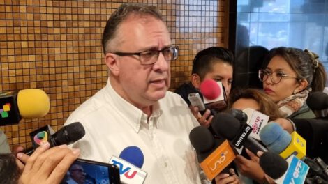 Compra anticipada de tobilleras electrónicas para reos es ilegal, según diputado Alarcón