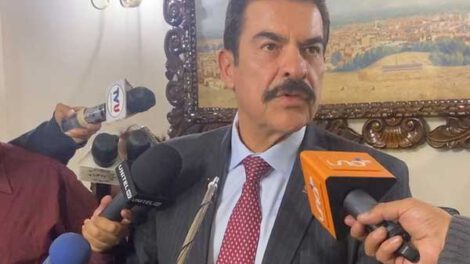 Manfred Reyes Villa niega contubernio con Gobierno