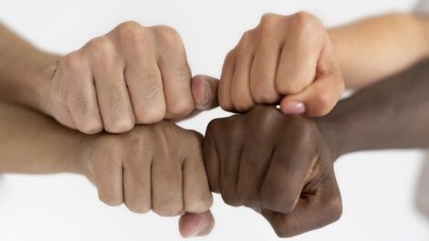 Microcuentos bolivianos ganan concurso contra el racismo
