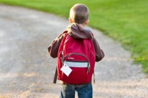 Mochilas pesadas en niños pueden causar lesiones a largo plazo