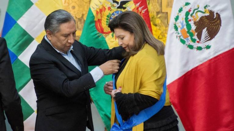 María Teresa Mercado, embajadora de México, recibe condecoración por su papel en el asilo político de Evo Morales