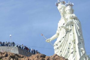 monumento a la Virgen del Socavón en Oruro