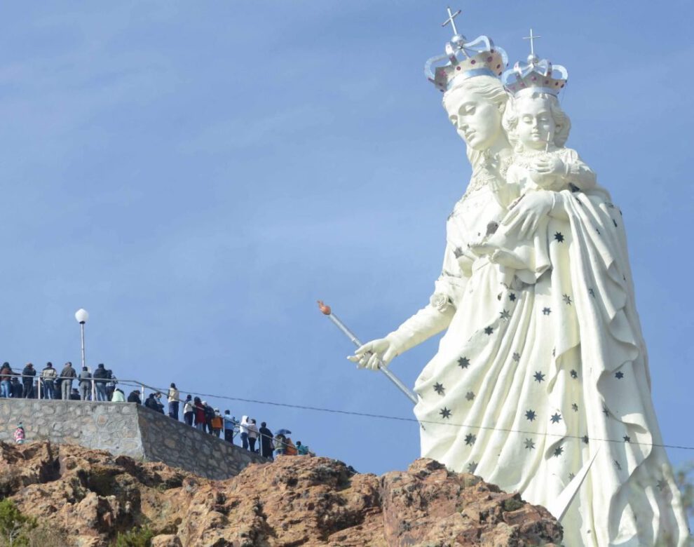 monumento a la Virgen del Socavón en Oruro