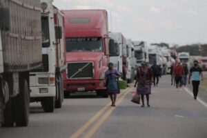 Bloqueos viales en Santa Cruz afectan la economía y exportaciones bolivianas
