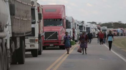 Bloqueos viales en Santa Cruz afectan la economía y exportaciones bolivianas