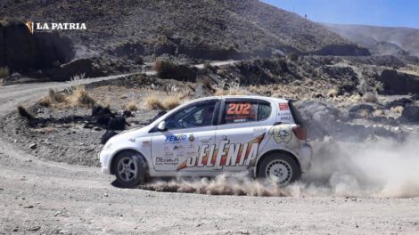 Cuarta prueba departamental de automovilismo en Oruro