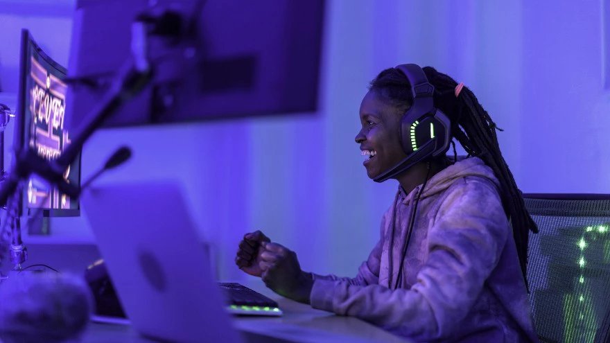 Persona usando Twitch para comprar bits