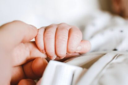 Bebé con ADN de tres personas gracias al tratamiento de donación mitocondrial