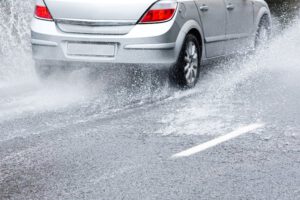 Conducir bajo la lluvia
