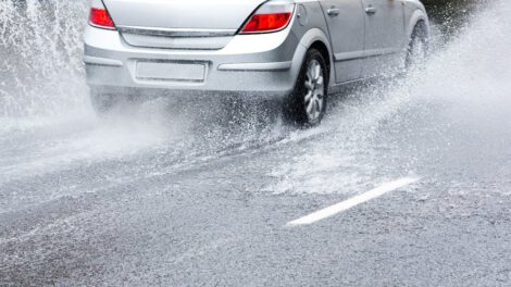 Conducir bajo la lluvia