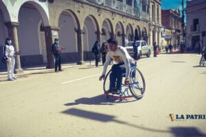 Prueba atlética para personas con discapacidad en Oruro