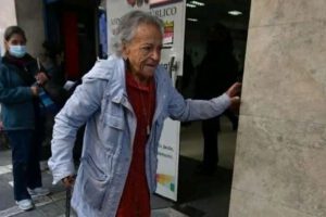 Vigilia de Amparo Carvajal en puertas de la Fiscalía