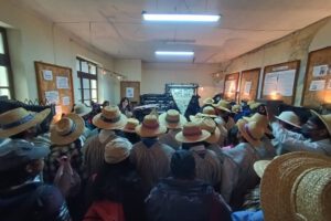 Jóvenes visitan el Museo Gráfico de LA PATRIA