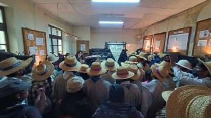 Jóvenes visitan el Museo Gráfico de LA PATRIA