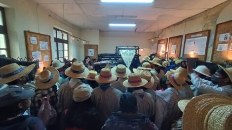 Jóvenes visitan el Museo Gráfico de LA PATRIA