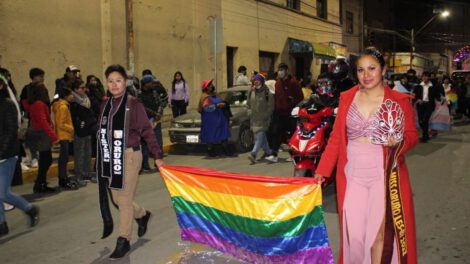 Oruro se tiñe de colores en la XX Marcha TLGB+ 2023