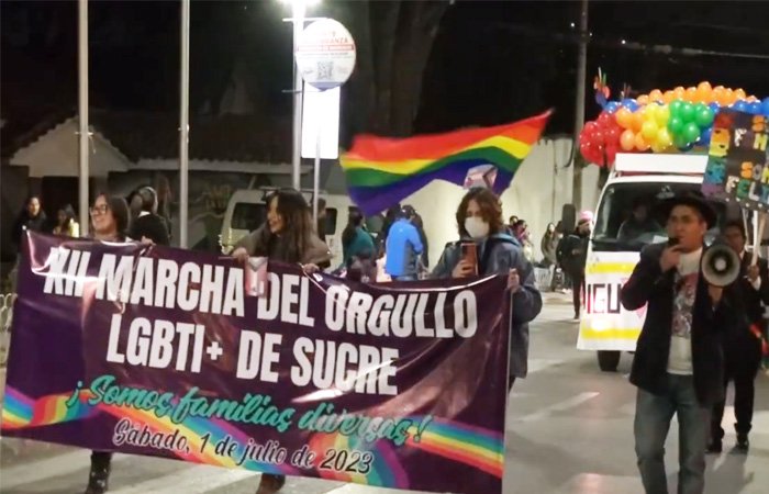 Activistas piden matrimonio igualitario