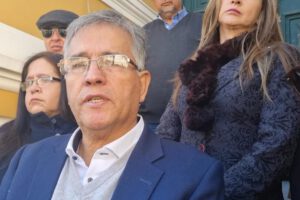 Diplomáticos de carrera demandan a Mayta