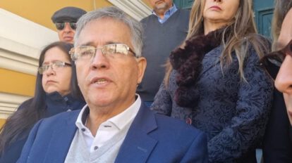 Diplomáticos de carrera demandan a Mayta