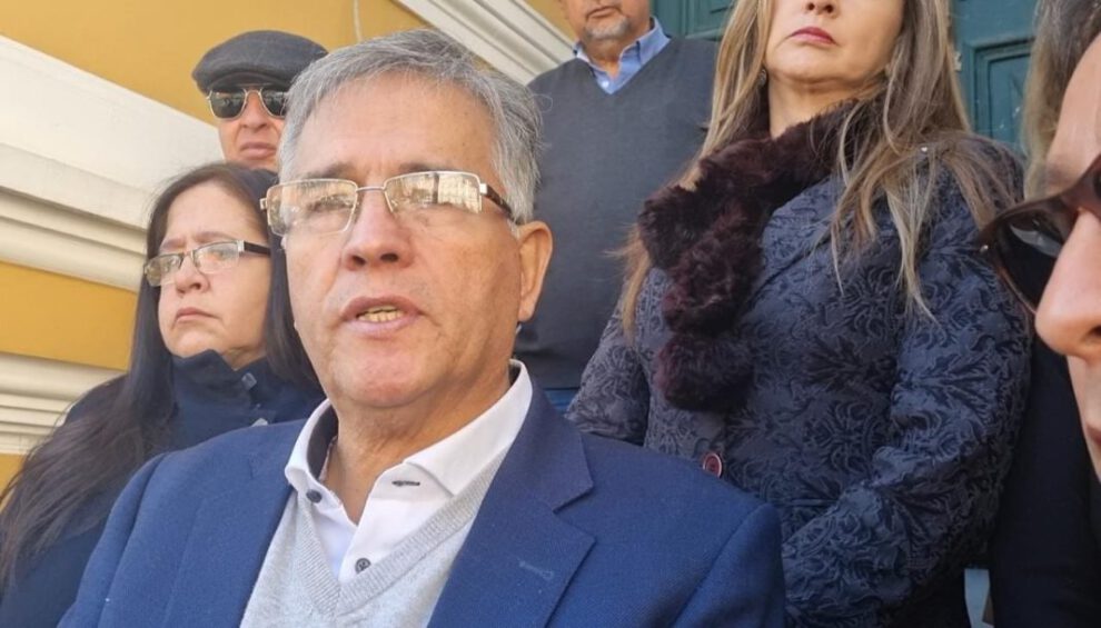 Diplomáticos de carrera demandan a Mayta