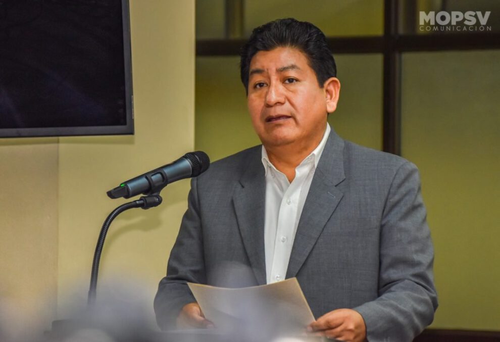 Ministro Montaño en relación a la construcción de puentes