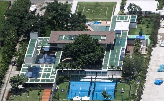 Neymar multado por construir ilegalmente un lago en su mansión