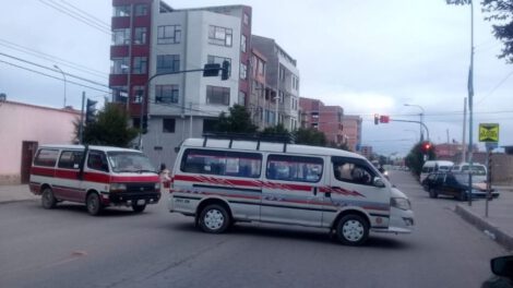 Paro de chóferes en Oruro por liberación de compañeros