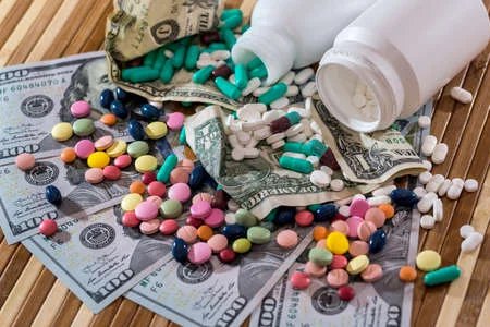 Industria farmacéutica boliviana afectada por la falta de dólares