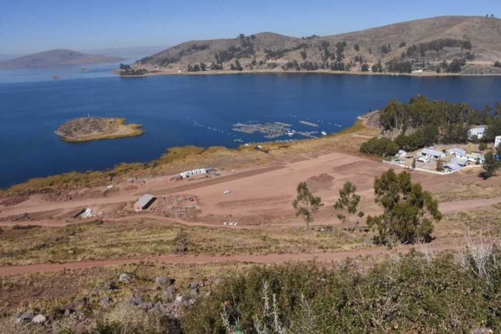 Planta Piscícola ubicada a las orillas del Lago Titicaca